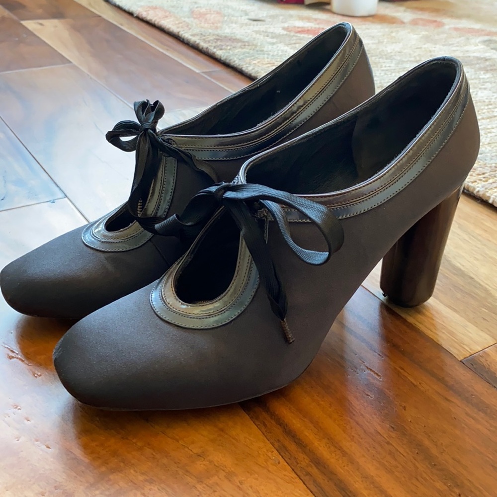 Marc Jacobs shoes. Silk,round heel.size 38 fits 7